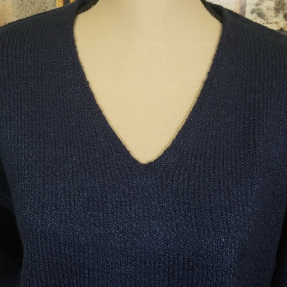 Carolyn Taylor V neck blue knitted sweater. Size L - Picture 3 of 8
